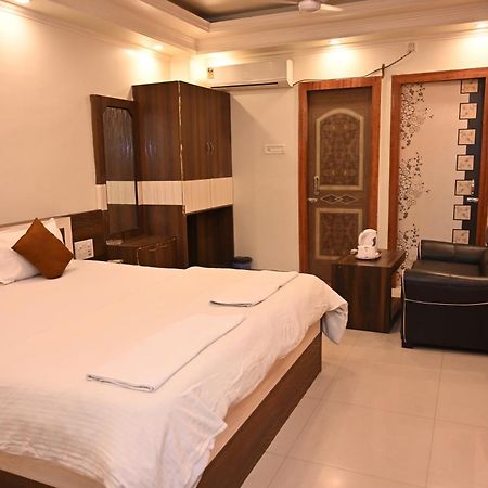Hotel Gitanjali Māldah Extérieur photo