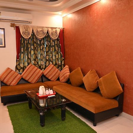 Hotel Gitanjali Māldah Extérieur photo