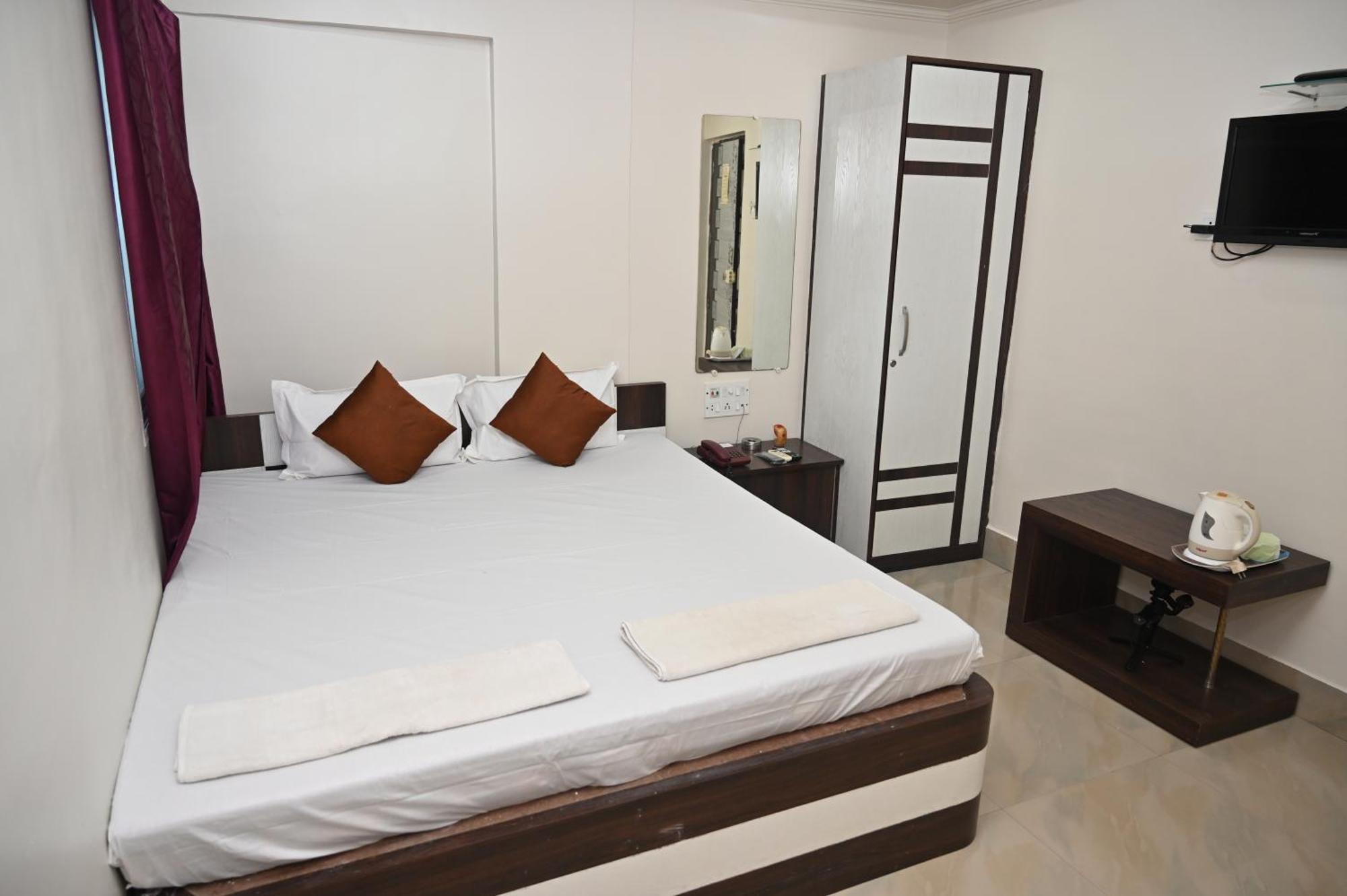 Hotel Gitanjali Māldah Extérieur photo