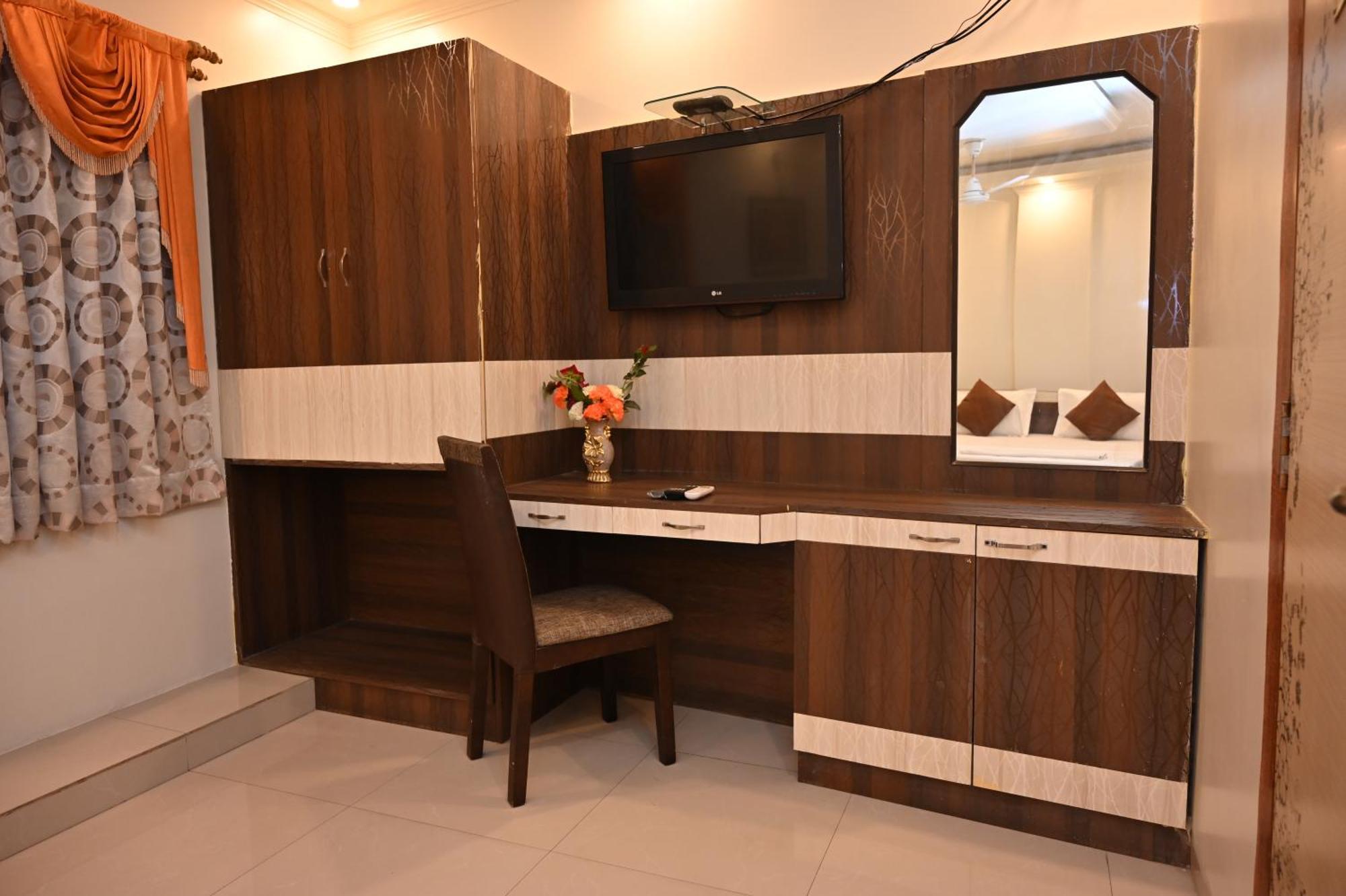 Hotel Gitanjali Māldah Extérieur photo